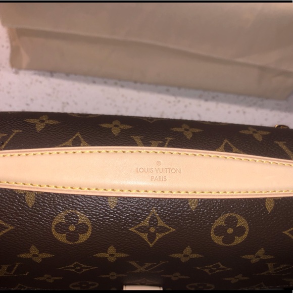 **SOLD!!!! Authentic Louis Vuitton Pochette Metis - Picture 4 of 8